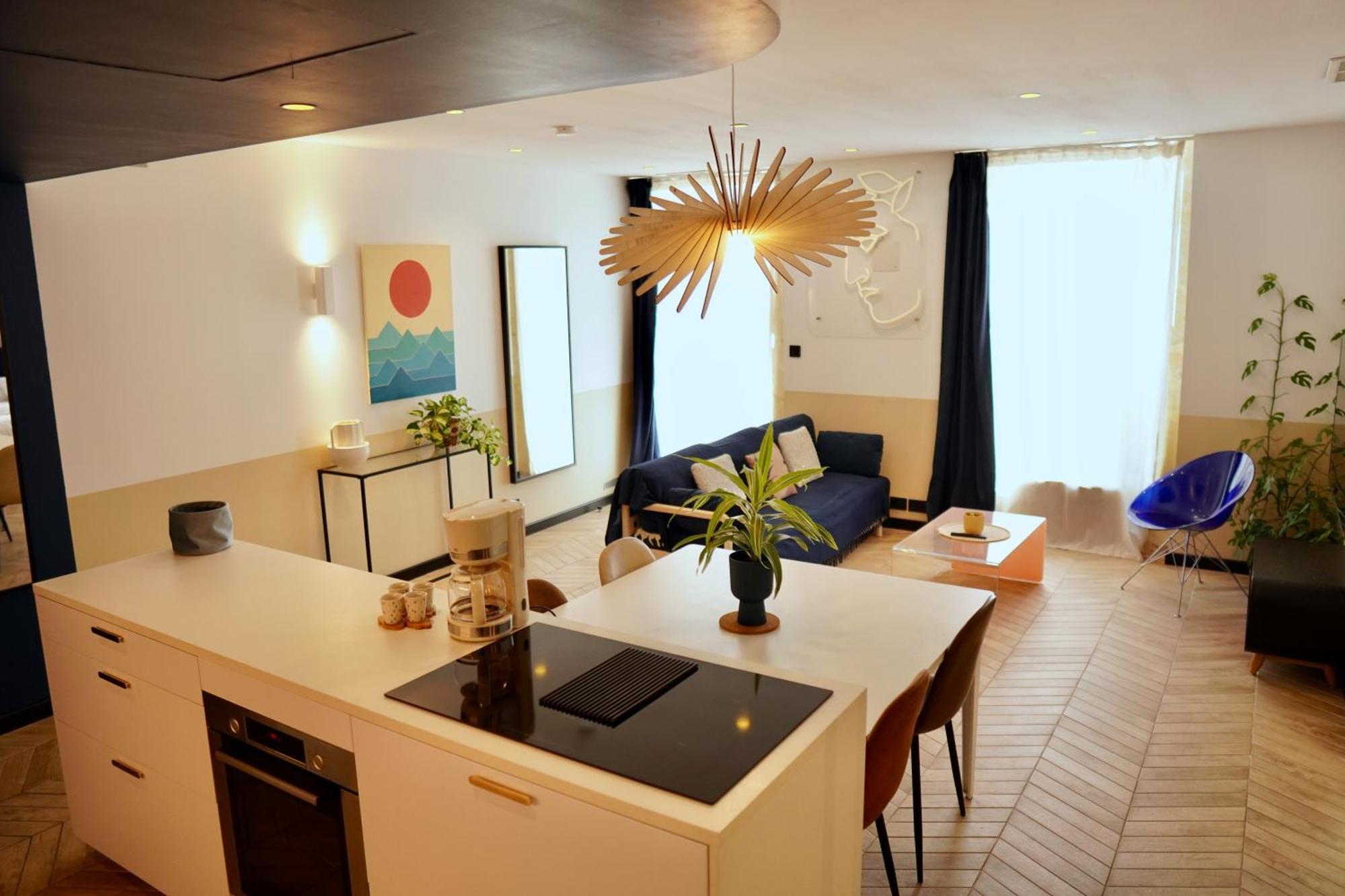 Roma Divine Home Cinema Et Jardin Nîmes Eksteriør bilde