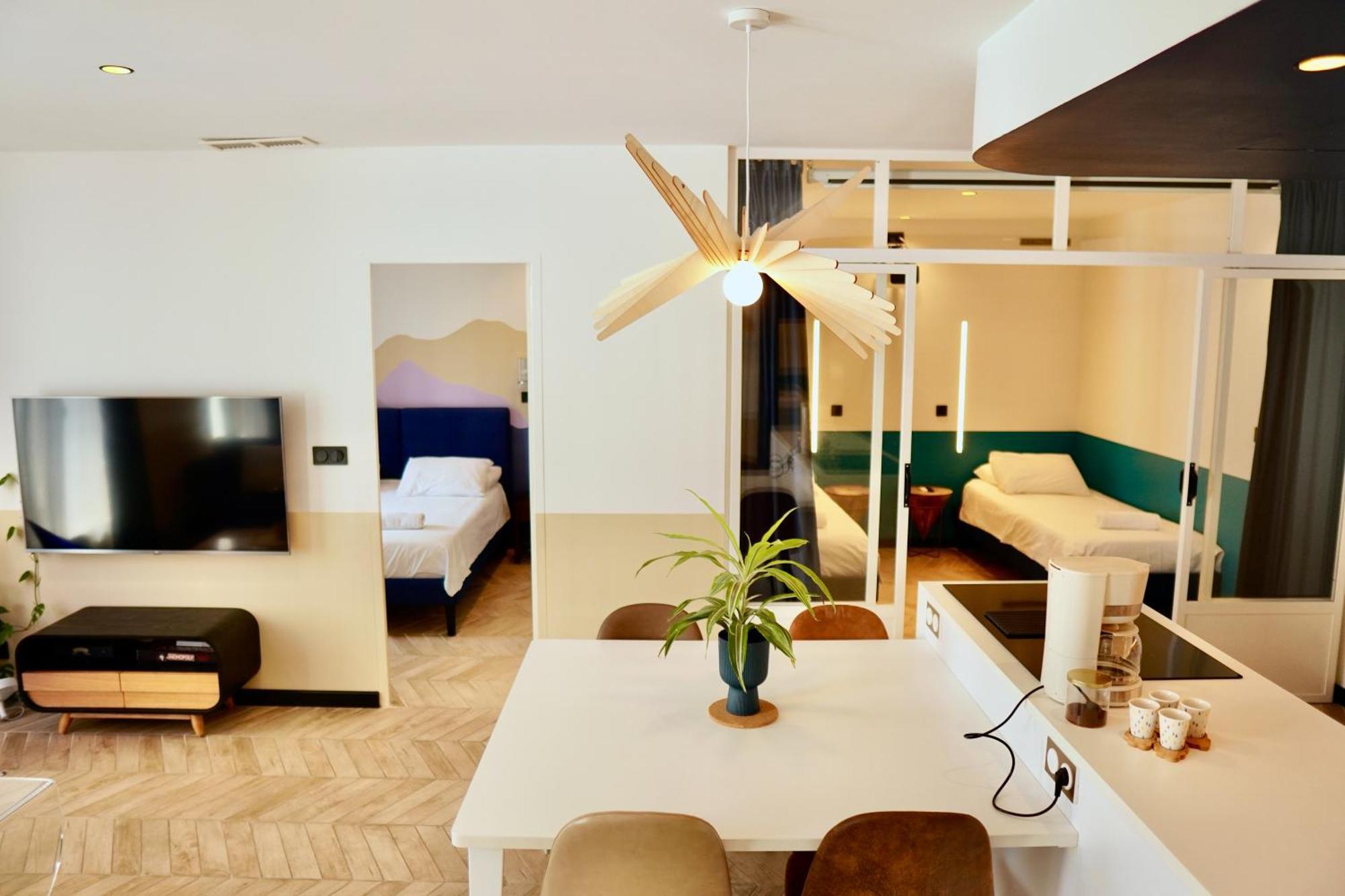 Roma Divine Home Cinema Et Jardin Nîmes Eksteriør bilde