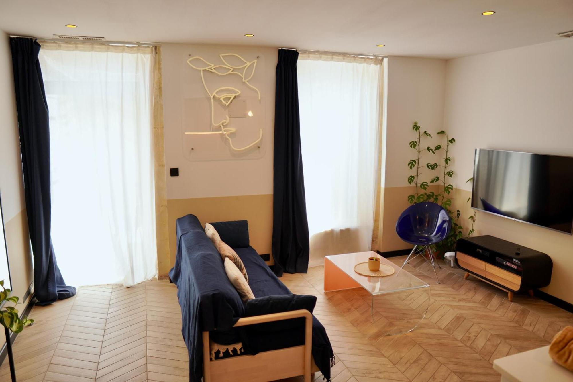 Roma Divine Home Cinema Et Jardin Nîmes Eksteriør bilde