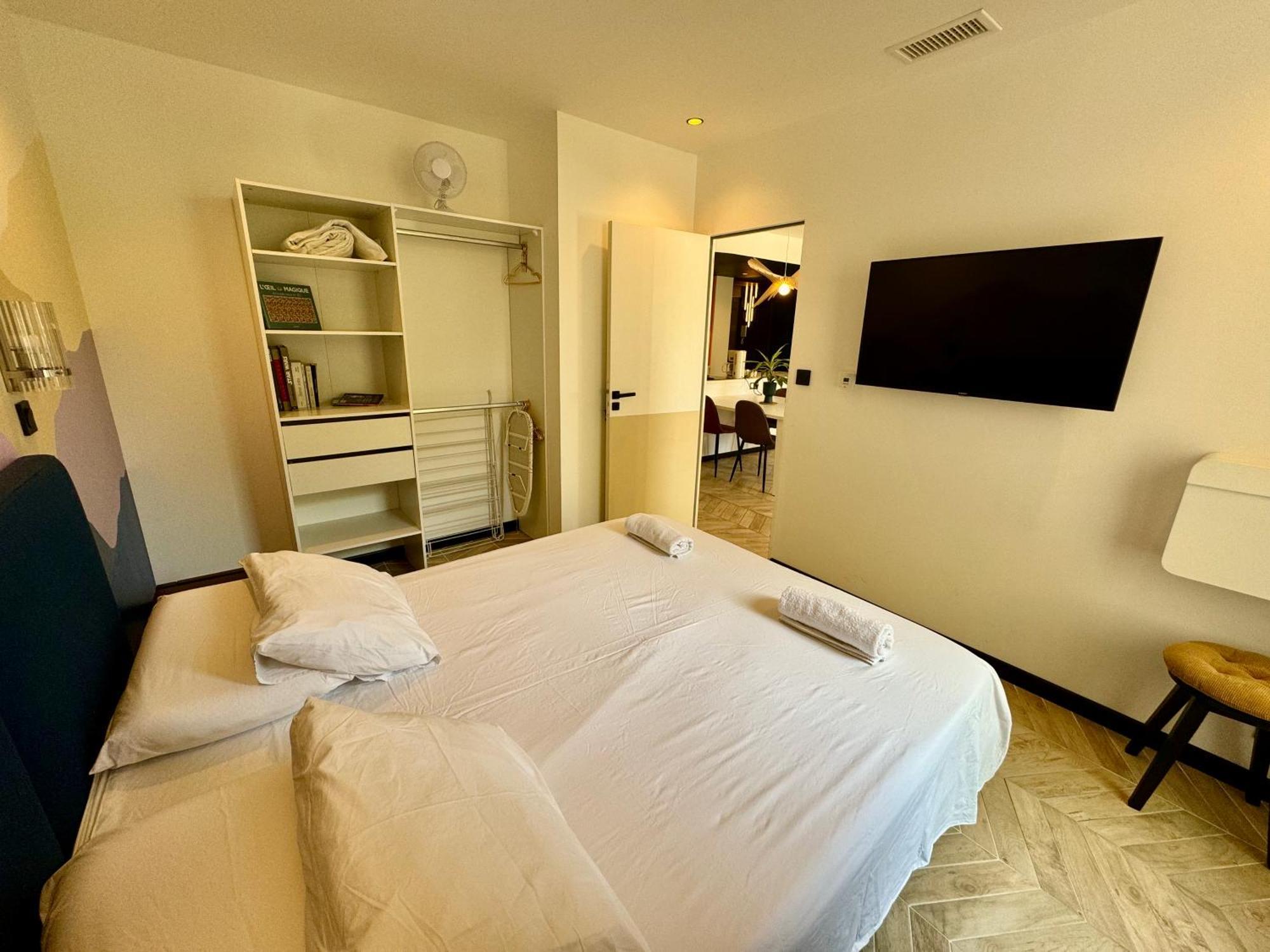 Roma Divine Home Cinema Et Jardin Nîmes Eksteriør bilde