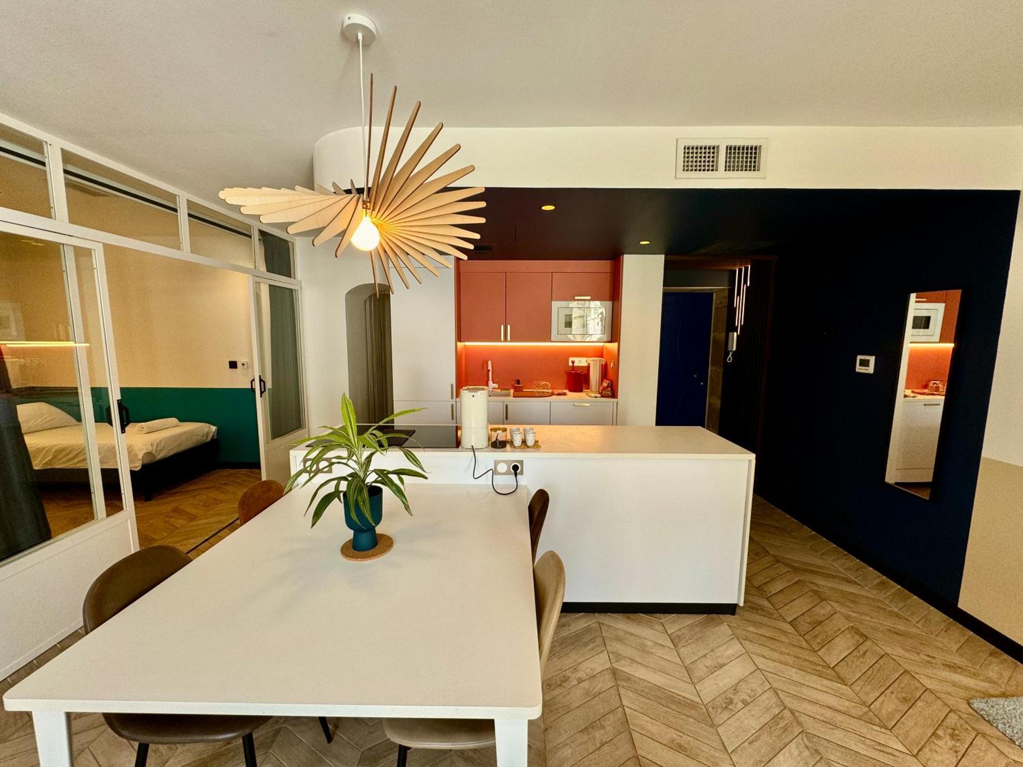 Roma Divine Home Cinema Et Jardin Nîmes Eksteriør bilde
